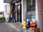 魚屋さん前のドラえもんたち