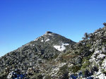 雪のトーフ岩