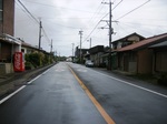 尾の間の街中